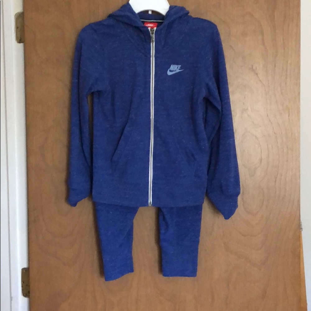Big Girls Nike Jogging Suit w/Capri pants